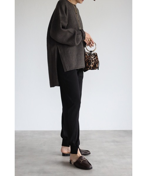 Bonjour Sagan(ボンジュールサガン)の「裾スリットジョガーパンツ(その他パンツ・レディース・ブラック/グレイッシュベージュ/モカ/ネイビー/チャコールグレー・FREE)」の16枚目の写真