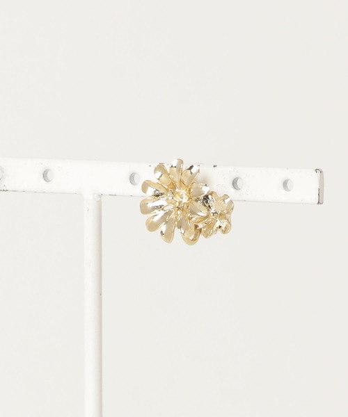 Zoule（ゾーラ）の「zoule ゾーラ：flower フラワー イヤーカフ（イヤーカフ・レディース・ゴールド/シルバー・FREE）」の3枚目の写真