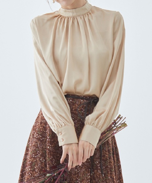 Fabulous Angela（ファビュラスアンジェラ）の「サテンボウタイブラウス（シャツ/ブラウス・レディース・アイボリー/カーキ/ベージュ・FREE）」の2枚目の写真