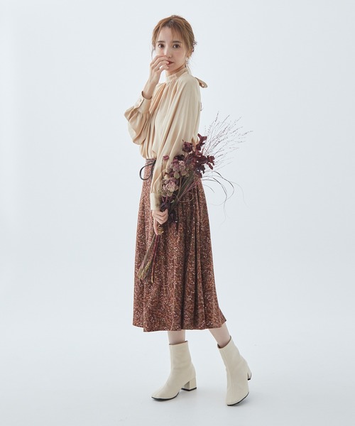 Fabulous Angela（ファビュラスアンジェラ）の「サテンボウタイブラウス（シャツ/ブラウス・レディース・アイボリー/カーキ/ベージュ・FREE）」の11枚目の写真