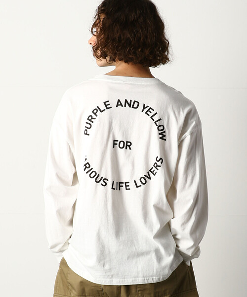 Purple&Yellow（パープルアンドイエロー）の「ロゴ刺繍＆バックプリントワイド長袖クルーネックＴシャツ（Tシャツ/カットソー・メンズ・ホワイト/ブラック/チャコール/カーキ/パープル/グレイッシュベージュ/ボルドー・SMALL/MEDIUM/LARGE）」の2枚目の写真