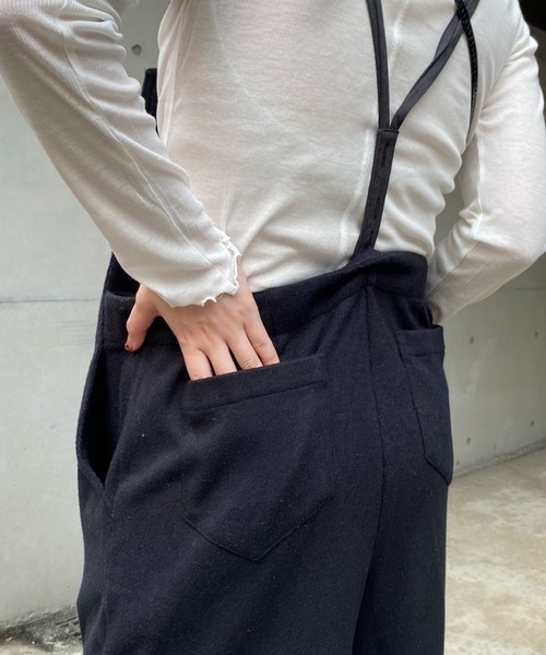 DouDou（ドゥドゥ）の「ニットソーサロペット（サロペット/オーバーオール・レディース・ブラック/グレイッシュベージュ・FREE）」の21枚目の写真