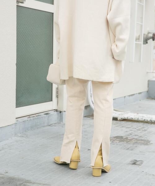 KBF(ケイビーエフ)の「BACKスリットストレートデニム(デニムパンツ・レディース・グレー/ブルー/ナチュラル/ブラック・34/36/38)」の4枚目の写真