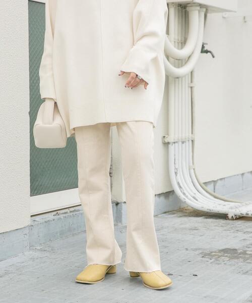 KBF(ケイビーエフ)の「BACKスリットストレートデニム(デニムパンツ・レディース・グレー/ブルー/ナチュラル/ブラック・34/36/38)」の7枚目の写真