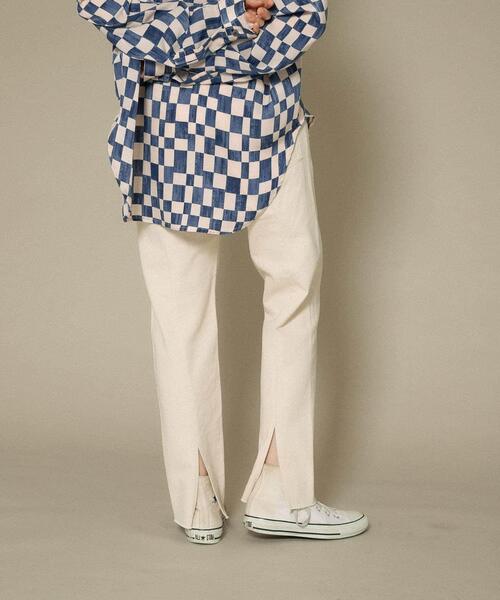 KBF(ケイビーエフ)の「BACKスリットストレートデニム(デニムパンツ・レディース・グレー/ブルー/ナチュラル/ブラック・34/36/38)」の20枚目の写真