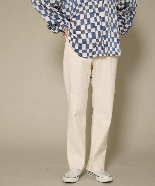 KBF(ケイビーエフ)の「BACKスリットストレートデニム(デニムパンツ・レディース・グレー/ブルー/ナチュラル/ブラック・34/36/38)」の21枚目の写真