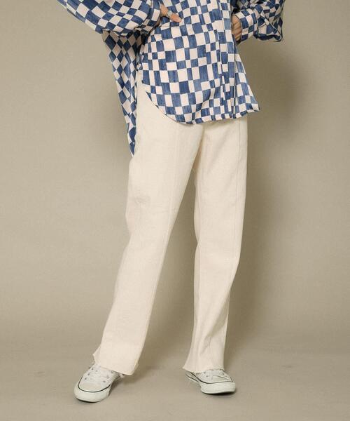 KBF(ケイビーエフ)の「BACKスリットストレートデニム(デニムパンツ・レディース・グレー/ブルー/ナチュラル/ブラック・34/36/38)」の22枚目の写真