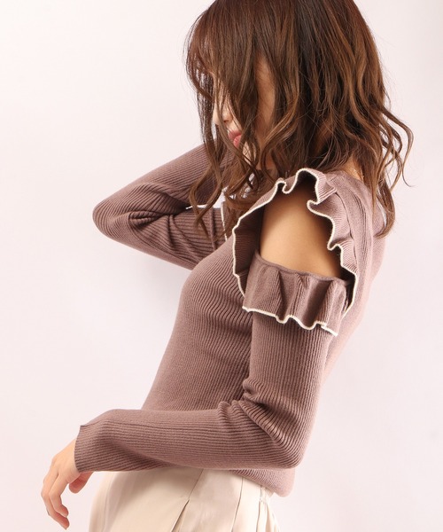 Brownie(ブラウニー)の「Brownie オープンフリルショルダーリブニット(ニット/セーター・レディース・パープル/アイボリー/グレイッシュベージュ・FREE)」の14枚目の写真