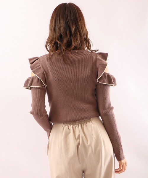 Brownie(ブラウニー)の「Brownie オープンフリルショルダーリブニット(ニット/セーター・レディース・パープル/アイボリー/グレイッシュベージュ・FREE)」の13枚目の写真
