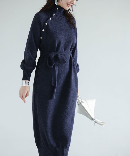 SAISON DE PAPILLON（セゾンドパピヨン）の「斜めボタンデザインハイネックコクーンニットワンピース（ワンピース・レディース・ネイビー/グレー/ベージュ・L/M）」の11枚目の写真