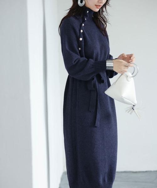 SAISON DE PAPILLON（セゾンドパピヨン）の「斜めボタンデザインハイネックコクーンニットワンピース（ワンピース・レディース・ネイビー/グレー/ベージュ・L/M）」の6枚目の写真