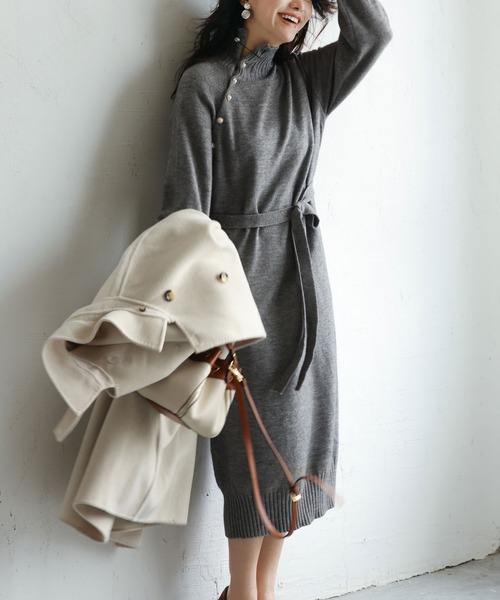 SAISON DE PAPILLON（セゾンドパピヨン）の「斜めボタンデザインハイネックコクーンニットワンピース（ワンピース・レディース・ネイビー/グレー/ベージュ・L/M）」の10枚目の写真