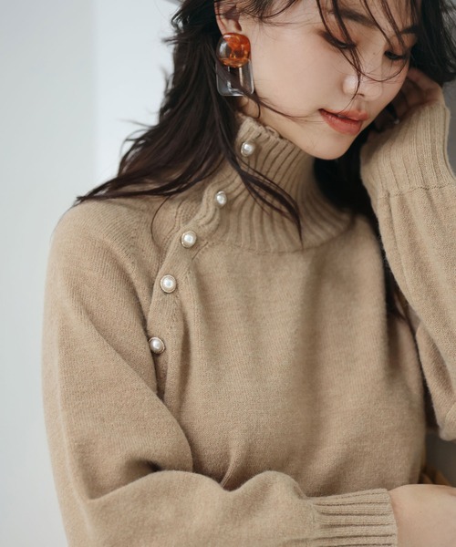 SAISON DE PAPILLON（セゾンドパピヨン）の「斜めボタンデザインハイネックコクーンニットワンピース（ワンピース・レディース・ネイビー/グレー/ベージュ・L/M）」の13枚目の写真