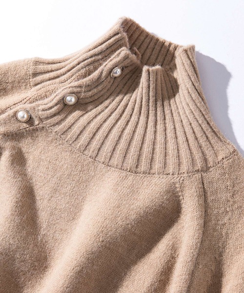 SAISON DE PAPILLON（セゾンドパピヨン）の「斜めボタンデザインハイネックコクーンニットワンピース（ワンピース・レディース・ネイビー/グレー/ベージュ・L/M）」の8枚目の写真