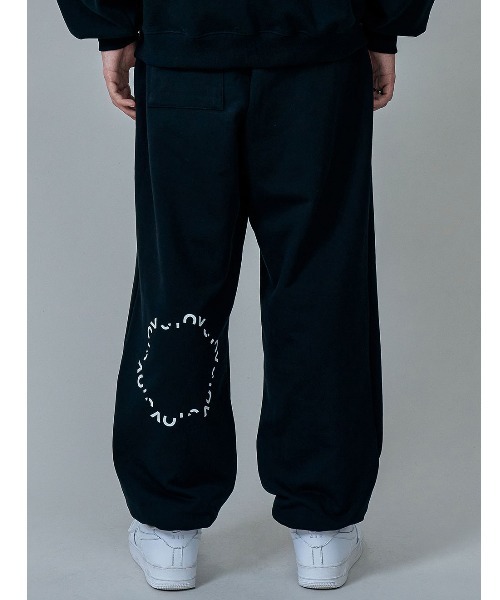 OY（オーワイ）の「『OY/オーワイ』ROUND LOGO JOGGER PANTS/ラウンドロゴジョガーパンツ（その他パンツ・メンズ・ホワイト/ブラック/グレー/グリーン・FREE）」の9枚目の写真