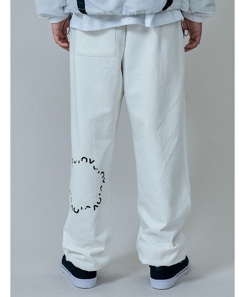 OY（オーワイ）の「『OY/オーワイ』ROUND LOGO JOGGER PANTS/ラウンドロゴジョガーパンツ（その他パンツ・メンズ・ホワイト/ブラック/グレー/グリーン・FREE）」の14枚目の写真