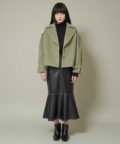 A de a.v.v（アードアー・ヴェ・ヴェ）の「フェイクウール袖ボリュームショートアウター（チェスターコート・レディース・カーキ/ライトピンク/ブラック・38/36）」の21枚目の写真