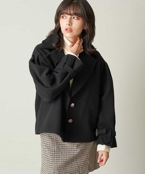 A de a.v.v（アードアー・ヴェ・ヴェ）の「フェイクウール袖ボリュームショートアウター（チェスターコート・レディース・カーキ/ライトピンク/ブラック・38/36）」の17枚目の写真