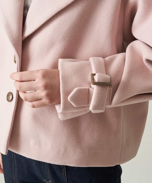 A de a.v.v（アードアー・ヴェ・ヴェ）の「フェイクウール袖ボリュームショートアウター（チェスターコート・レディース・カーキ/ライトピンク/ブラック・38/36）」の9枚目の写真