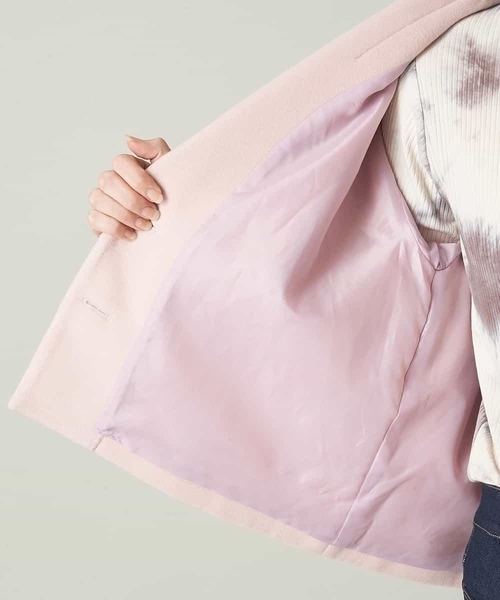 A de a.v.v（アードアー・ヴェ・ヴェ）の「フェイクウール袖ボリュームショートアウター（チェスターコート・レディース・カーキ/ライトピンク/ブラック・38/36）」の6枚目の写真