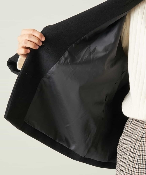 A de a.v.v（アードアー・ヴェ・ヴェ）の「フェイクウール袖ボリュームショートアウター（チェスターコート・レディース・カーキ/ライトピンク/ブラック・38/36）」の5枚目の写真