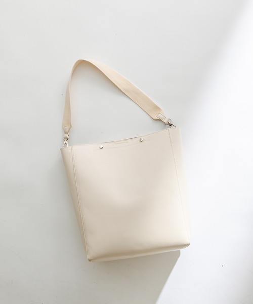 mystic(ミスティック)の「ベルトハンドルステッチトート(ショルダーバッグ・レディース・ブラック/アイボリー・ONE SIZE)」の5枚目の写真