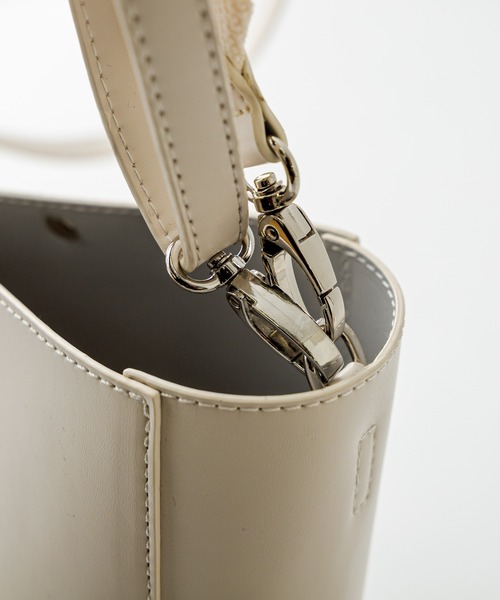 mystic(ミスティック)の「ベルトハンドルステッチトート(ショルダーバッグ・レディース・ブラック/アイボリー・ONE SIZE)」の8枚目の写真
