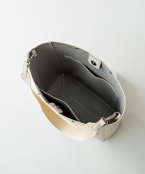 mystic(ミスティック)の「ベルトハンドルステッチトート(ショルダーバッグ・レディース・ブラック/アイボリー・ONE SIZE)」の13枚目の写真