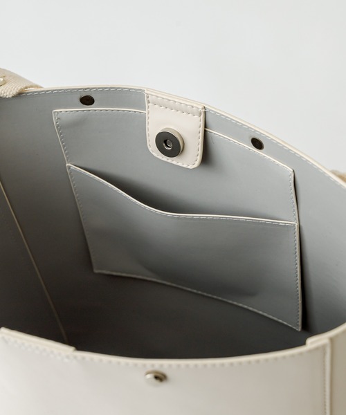 mystic(ミスティック)の「ベルトハンドルステッチトート(ショルダーバッグ・レディース・ブラック/アイボリー・ONE SIZE)」の14枚目の写真