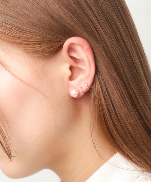 MUSES(ミューズ)の「『MUSES』オーバル淡水パールピアス(ピアス(両耳用)・レディース・ホワイト/ブラック/ピンク/ラベンダー・FREE)」の1枚目の写真