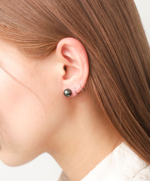MUSES(ミューズ)の「『MUSES』オーバル淡水パールピアス(ピアス(両耳用)・レディース・ホワイト/ブラック/ピンク/ラベンダー・FREE)」の3枚目の写真