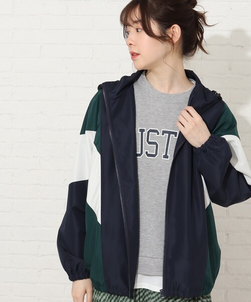 Cutie Blonde（キューティーブロンド）の「◆【S-L】コーデのアクセントに！カラー配色ブルゾン（ブルゾン・レディース・ブルー系4/ベージュ系4/ピンク系9/ネイビー系4・01/02/03）」の2枚目の写真