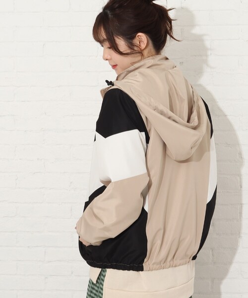 Cutie Blonde（キューティーブロンド）の「◆【S-L】コーデのアクセントに！カラー配色ブルゾン（ブルゾン・レディース・ブルー系4/ベージュ系4/ピンク系9/ネイビー系4・01/02/03）」の11枚目の写真