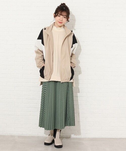 Cutie Blonde（キューティーブロンド）の「◆【S-L】コーデのアクセントに！カラー配色ブルゾン（ブルゾン・レディース・ブルー系4/ベージュ系4/ピンク系9/ネイビー系4・01/02/03）」の12枚目の写真