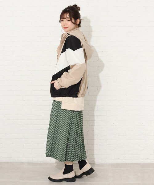 Cutie Blonde（キューティーブロンド）の「◆【S-L】コーデのアクセントに！カラー配色ブルゾン（ブルゾン・レディース・ブルー系4/ベージュ系4/ピンク系9/ネイビー系4・01/02/03）」の13枚目の写真