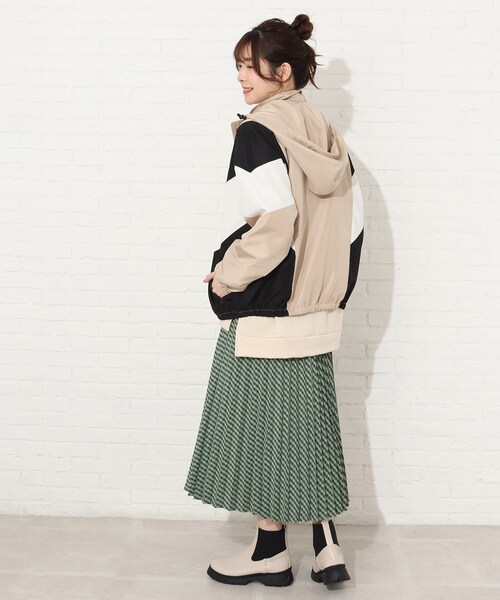 Cutie Blonde（キューティーブロンド）の「◆【S-L】コーデのアクセントに！カラー配色ブルゾン（ブルゾン・レディース・ブルー系4/ベージュ系4/ピンク系9/ネイビー系4・01/02/03）」の14枚目の写真