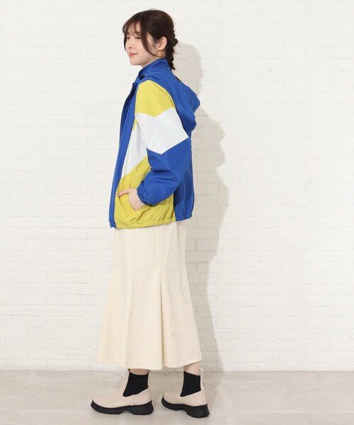 Cutie Blonde（キューティーブロンド）の「◆【S-L】コーデのアクセントに！カラー配色ブルゾン（ブルゾン・レディース・ブルー系4/ベージュ系4/ピンク系9/ネイビー系4・01/02/03）」の19枚目の写真