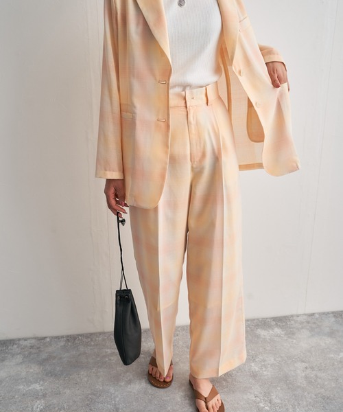 audrey and john wad(オードリーアンドジョンワッド)の「シアーオンブレーチェックセンタープレスワイドパンツ(その他パンツ・レディース・オレンジ/グレイッシュベージュ・S/M)」の2枚目の写真