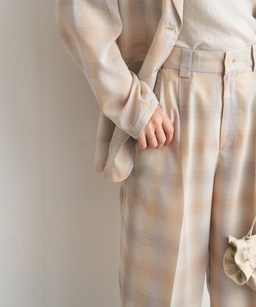 audrey and john wad(オードリーアンドジョンワッド)の「シアーオンブレーチェックセンタープレスワイドパンツ(その他パンツ・レディース・オレンジ/グレイッシュベージュ・S/M)」の3枚目の写真