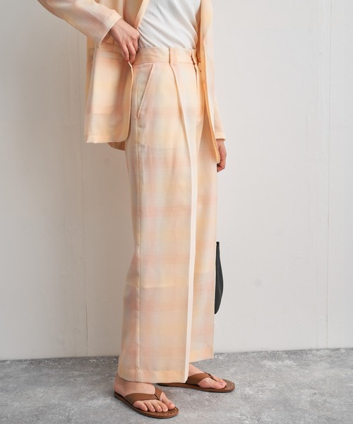 audrey and john wad(オードリーアンドジョンワッド)の「シアーオンブレーチェックセンタープレスワイドパンツ(その他パンツ・レディース・オレンジ/グレイッシュベージュ・S/M)」の5枚目の写真