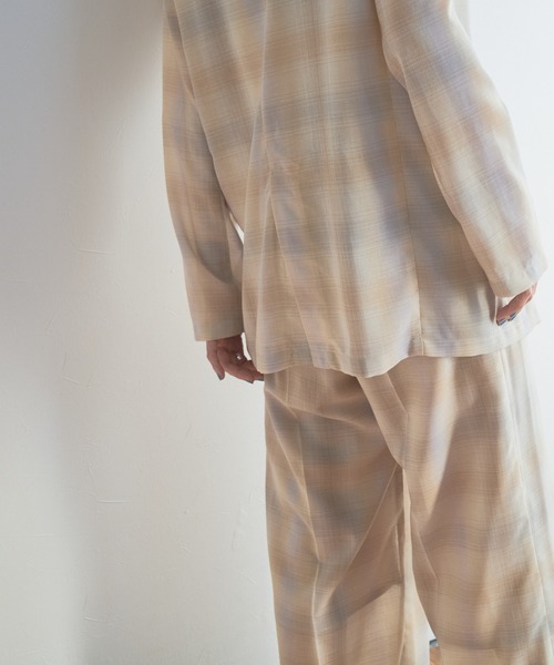 audrey and john wad(オードリーアンドジョンワッド)の「シアーオンブレーチェックセンタープレスワイドパンツ(その他パンツ・レディース・オレンジ/グレイッシュベージュ・S/M)」の13枚目の写真