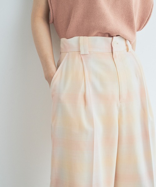 audrey and john wad(オードリーアンドジョンワッド)の「シアーオンブレーチェックセンタープレスワイドパンツ(その他パンツ・レディース・オレンジ/グレイッシュベージュ・S/M)」の18枚目の写真