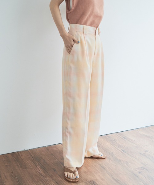 audrey and john wad(オードリーアンドジョンワッド)の「シアーオンブレーチェックセンタープレスワイドパンツ(その他パンツ・レディース・オレンジ/グレイッシュベージュ・S/M)」の14枚目の写真