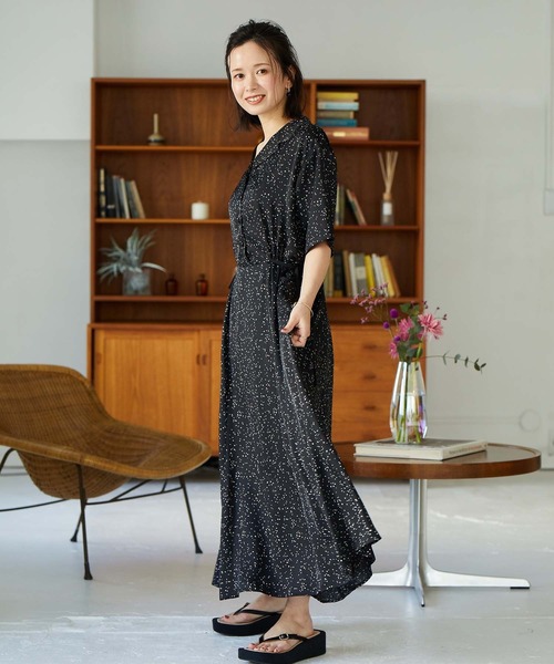Jines(ジネス)の「【WEB限定/一部店舗】ドット柄開襟ワンピース(ワンピース・レディース・アイボリー/ブラック・FREE)」の7枚目の写真