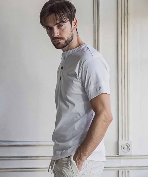 1PIU1UGUALE3  RELAX （ウノピゥウノウグァーレトレ リラックス）の「1PIU1UGUALE3 RELAX(ウノピゥウノウグァーレトレ リラックス)シルケット ヘンリーネック 半袖Tシャツ（Tシャツ/カットソー・メンズ・ブラック/ホワイト/ネイビー・XXL/M/L/S/XL）」の4枚目の写真