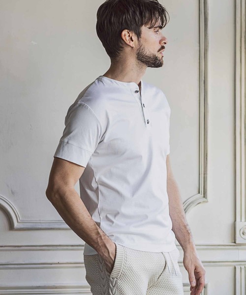 1PIU1UGUALE3  RELAX （ウノピゥウノウグァーレトレ リラックス）の「1PIU1UGUALE3 RELAX(ウノピゥウノウグァーレトレ リラックス)シルケット ヘンリーネック 半袖Tシャツ（Tシャツ/カットソー・メンズ・ブラック/ホワイト/ネイビー・XXL/M/L/S/XL）」の5枚目の写真