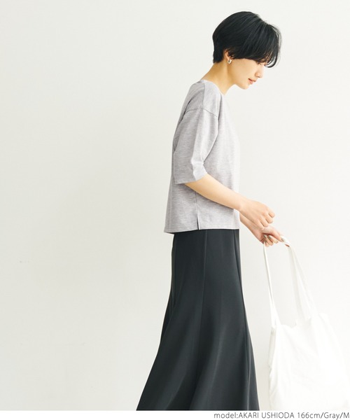 coca(coca)(コカ)の「長さ選べるミニ裏毛ボートネックトップス(Tシャツ/カットソー・レディース・グレー/ブラック・L/M)」の13枚目の写真