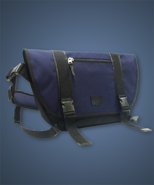 MAKAVELIC(マキャベリック)の「MAKAVELIC/マキャベリック/COSMICDAYS MESSENGER BAG(メッセンジャーバッグ・メンズ・ブラック/マルチ/ホワイト/ダークネイビー・FREE)」の3枚目の写真