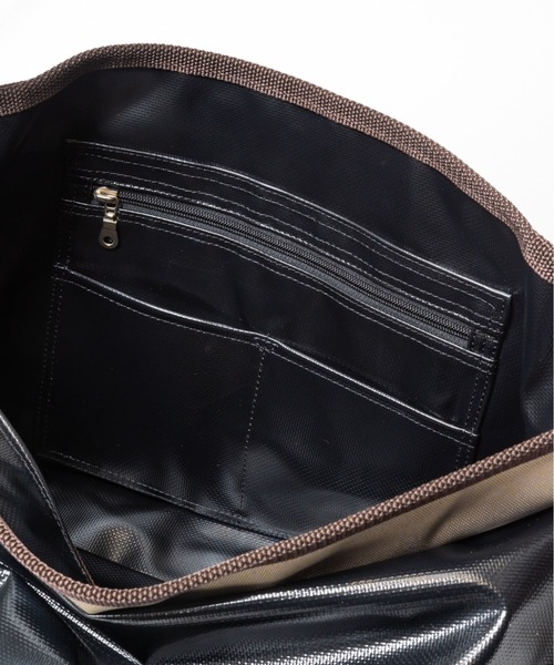 MAKAVELIC(マキャベリック)の「MAKAVELIC/マキャベリック/COSMICDAYS MESSENGER BAG(メッセンジャーバッグ・メンズ・ブラック/マルチ/ホワイト/ダークネイビー・FREE)」の14枚目の写真