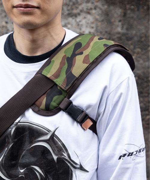 MAKAVELIC(マキャベリック)の「MAKAVELIC/マキャベリック/COSMICDAYS MESSENGER BAG(メッセンジャーバッグ・メンズ・ブラック/マルチ/ホワイト/ダークネイビー・FREE)」の7枚目の写真